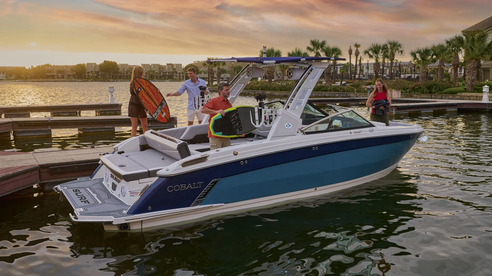 Cobalt R8 Surf | 27' Wake Surf Boat
